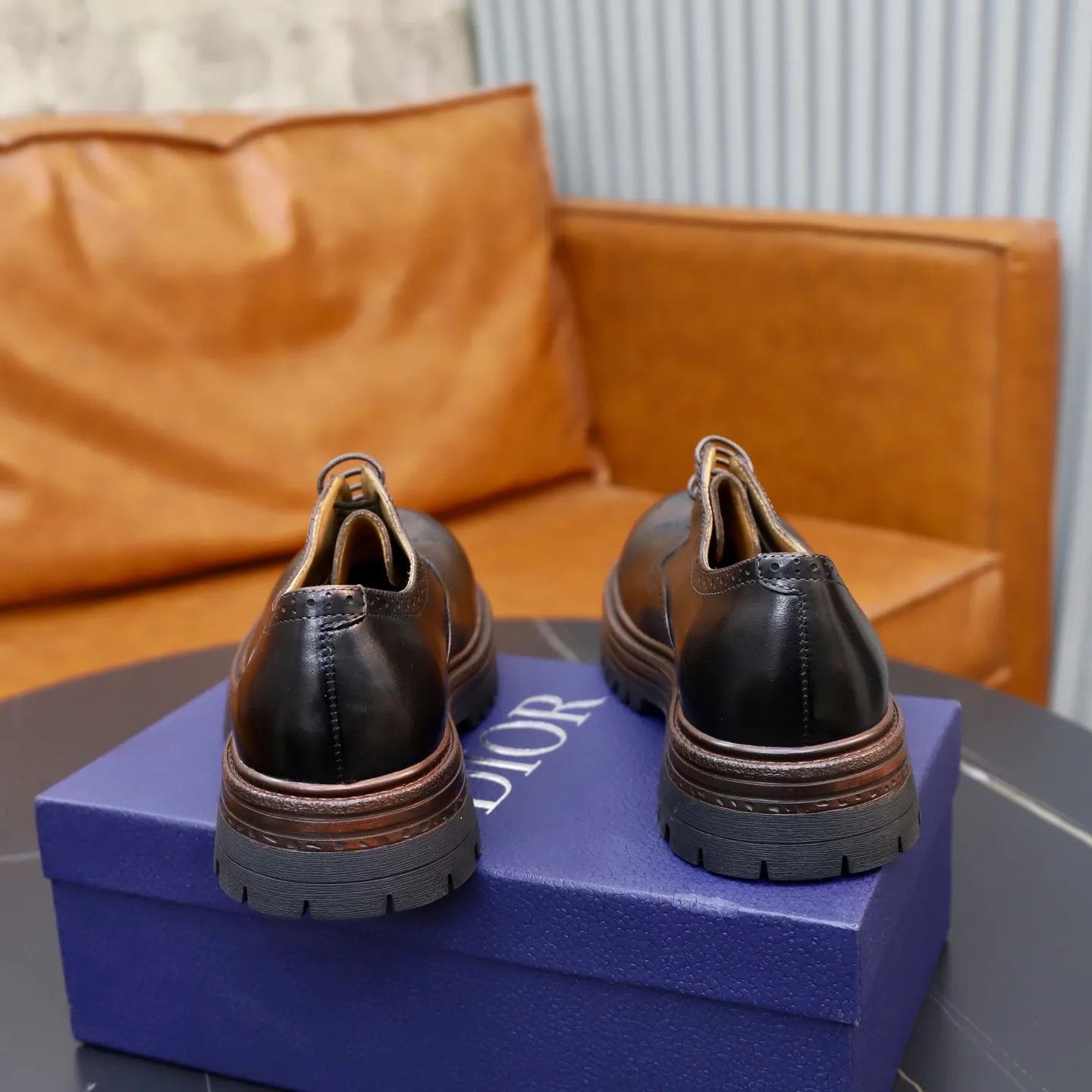 Ex-factory price: 520💰 [Dior] Dior's new casual men's shoes are launched in Hong Kong counters. Official website 1:1 production. Italian washed cowhide + water-dyed leather lining. Designed by European and American masters. Perfect shape to create counter quality, solid color rubber wear-resistant outsole and classic dazzling head! Super versatile and very comfortable. High-end without losing taste, fashionable and novel! ! Absolute focus! 3 colors available! Code number 38-45